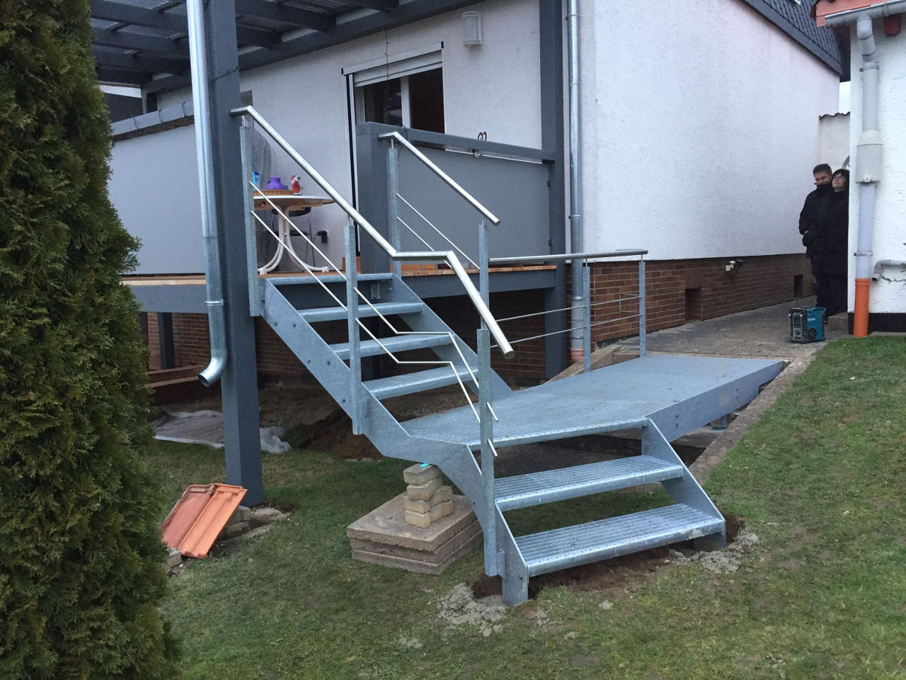 Außentreppe mit Geländer